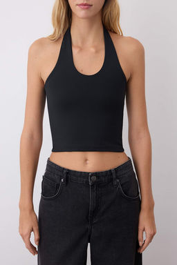 Siyah-Beyaz Boyundan Gecmeli Vucuda Oturan Crop Esnek Orme Bluz TWOAW26BZ00251
