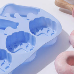 Форма для выпечки «Полярный мишка», силикон, 26×17,5×3 см, 6 ячеек, синяя