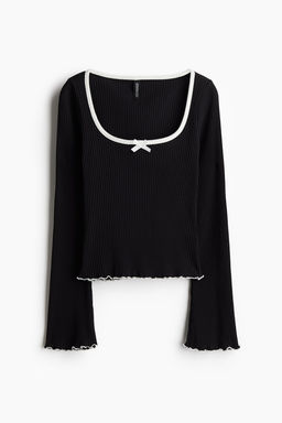 Top de canale con detalles sobrehilados