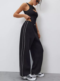 Спортивные брюки с декоративными кантами