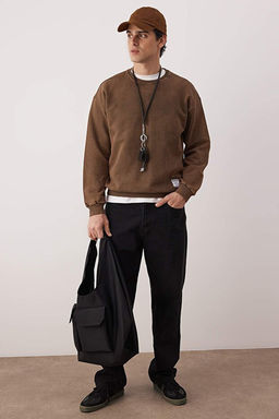Kahverengi Oversize/Geni_ Kesim Eskitme/Soluk Efektli _ardonsuz Sweatshirt TMNAW24SW00021