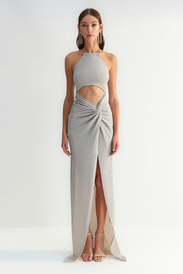 Trendyolmilla X Zeynep Tosun Gri Vucuda Oturan Astarl? Zincir Detayl? Abiye & Mezuniyet Elbisesi TCLSS23AE00000 фото 2