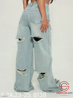 Джинсы широкие с рваным эффектом