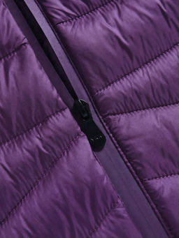 Куртка женская удлинённая стёганая с капюшоном и графеновой подкладкой фиолетового цвета 9628_1F