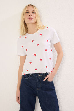TRENDYOLMILLA Ekru %100 Pamuk Kalp Bask?l? Regular/Normal Kal?p Bisiklet Yaka Orme T-Shirt TWOSS20TS0757