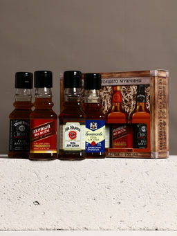 Подарочный набор Для настоящего мужчины, гель для душа во флаконах виски, 4?100 мл