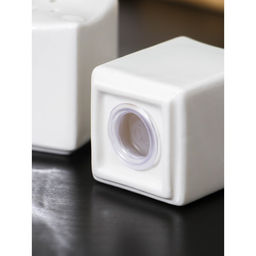 Набор для специй на бамбуковой подставке BellaTenero, 3 предмета: солонка 60 мл, перечница 50 мл, салфетница, фарфор, белый  фото 5