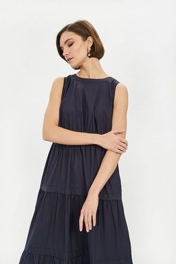 Платье с бантом на спине