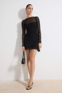 Siyah S?rt Dekolteli Asimetrik Detayl? Mini/K?sa Dantel Esnek Orme Elbise TWOSS25EL00903