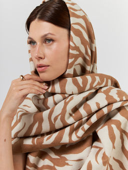 В СОСТАВЕ ШЕРСТЬ И КАШЕМИР Большой, мягкий, теплый однотонный двусторонний палантин - Tantino фото 5