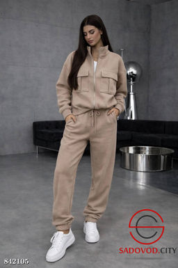 Спортивный женский костюм