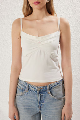 Ekru Buzgu Detayl? Havuz Yaka Fitted/Vucuda Oturan Orme Atlet TWOSS25BZ00026