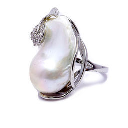Кольцо с большой белой Жемчужиной