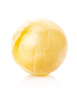 Небольшой шар из цельного янтаря с пейзажной текстурой