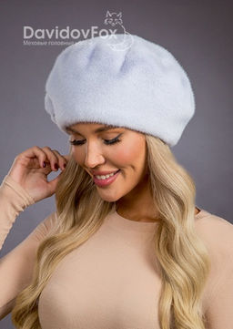 Шапка Берет экомех с украшение голубой