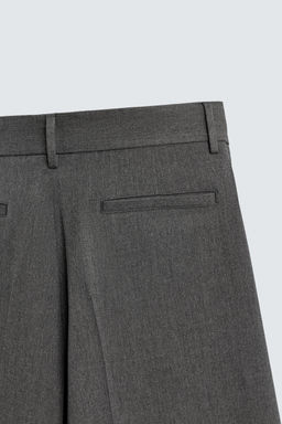 PANTAL?N WIDE FIT PLIEGUES / Gris