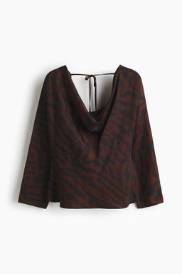 Top con escote drapeado