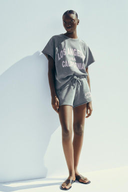 WASHED EFFECT TEXT SWEATSHIRT SHORTS