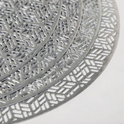 Набор салфеток сервировочных на стол Доляна «Соты», 4 шт, d=38 см, цвет серебряный