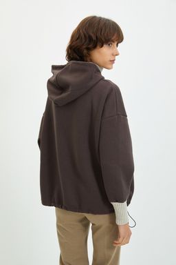 TRENDYOLMILLA Haki Kal?n Ici Polarl? Triko Bant Detayl? Kapusonlu Orme Sweatshirt TWOAW22SW1806 фото 10