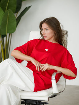 256 Оверсайз футболка, красный с сердечком