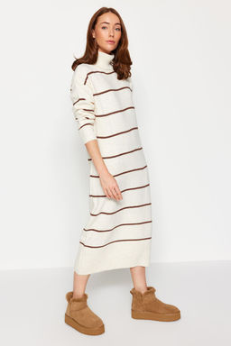 TRENDYOLMILLA Tas Maxi Triko Genis Kal?p Yumusak Dokulu Elbise TWOAW24EL00056  фото 26