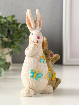 Фигурка полистоун Зайка с зайчонком вязанные с бабочками, цветами, 5?9.8?15 см