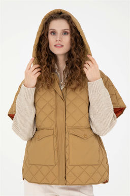 Женское светлое пальто цвета хаки