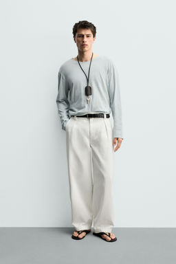 PANTAL?N CHINO DENIM BARREL FIT PLIEGUES / Blanco