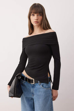 Siyah Carmen Yaka Asimetrik Fitted/Vucuda Oturan Orme Bluz TWOAW26BZ00255