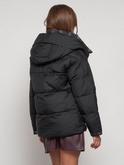 Зимняя женская куртка модная с капюшоном черного цвета 133105Ch