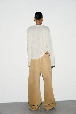 CUT-OUT KNIT TOP