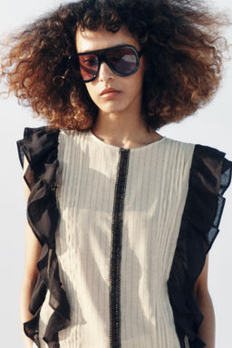 BLUSA RAYAS VOLANTES / Negro / Crudo