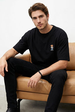 Siyah Unisex Oversize/Geni_ Kesim Ay_c_k Bask_l_ %100 Pamuklu T-Shirt TMNSS25TS00161