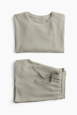 Pijama corto de dos piezas en tejido gofrado - H&m фото 6