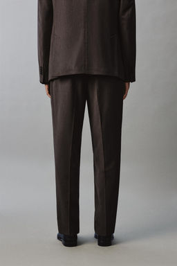PANTAL?N REGULAR FIT TRAJE ESPIGA / Marr?n