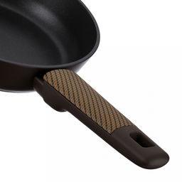 Сковорода с антипригарным покрытием Brownie д26см, h5,5см, s2,8мм, дно д3,5мм, индукционное дно д20,5см, алюминий, бакелитовая ручка с покрытием soft-touch, Regent (Китай) Подходит для всех видов плит, включая индукционную. - Домашняя мода фото 4