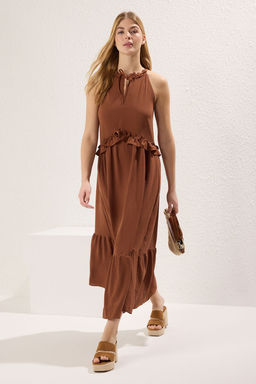 Kahverengi Duz Etegi Belden Ac?lan Volanl? / F?rf?rl? Maxi Dokuma Elbise TWOSS25EL00426