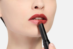 Помада для губ матовая Blur-Real Matte Lipstick, 020 Taupe Tension - Catrice фото 6