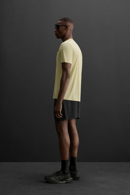 LIGHTWEIGHT TECHNICAL T-SHIRT - Zara фото 4