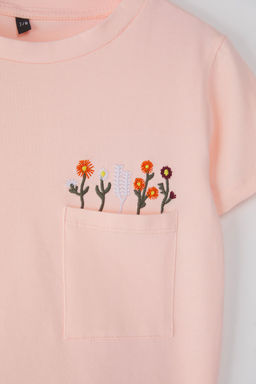 Ekru K?z Cocuk %100 Pamuk Cicekli Cep Detayl? K?sa Kol Orme T-Shirt TKDSS25TS00086 - Trendyolmilla фото 2