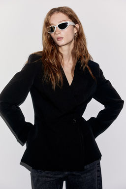 Blazer cruzado con cinturon