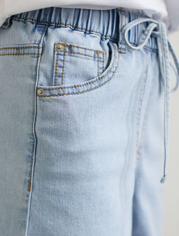 Шорты с резинкой на поясе из облегченного денима