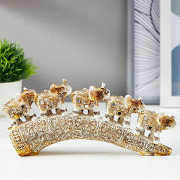 Фигурка полистоун «Пять белых слонов на бивне с попоной из арабского ковра», 10×21.5×4.5 см