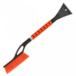 Щетка-сметка автомобильная пластмассовая 20х2,5х6,4см, щетина ПВХ 3-х рядная средней жесткости h5,3см, съемная металлическая рукоятка 29см, поролоновая вставка, со скребком пластик 11,4см, общая длина 69см, черный/оранжевый (Китай)