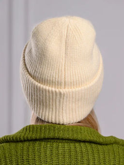 Теплая зимняя шапка бини из нежнейшей ангоры - Pretty mania фото 9