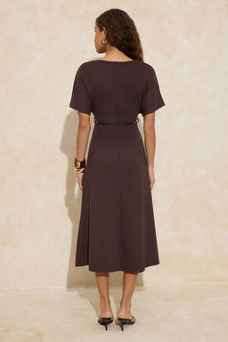 Kahverengi A-Kesim/Can Form Kay?k Yaka K?sa Kollu Kemerli Midi Interlok Orme Elbise TWOSS26EL00107 - Trendyolmilla фото 6