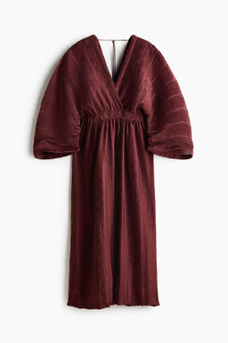 Vestido arrugado con escote en V