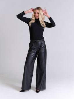 Широкие брюки из экокожи