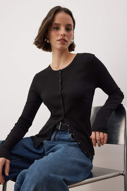 Siyah Dugmeli Vucuda Oturan Esnek Orme Bluz TWOAW26BZ00007